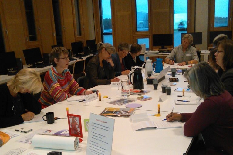 Deelnemers aan een training van Uit de Verf Communicatie